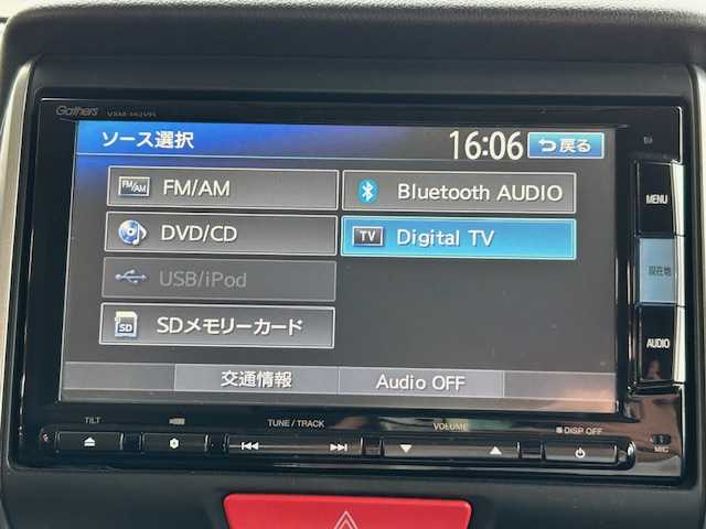 ホンダ Ｎ ＢＯＸ カスタム SSパッケージ 神奈川県 2014(平26)年 8.1万km プレミアムホワイトパール ●Ｃｕｓｔｏｍ　ＳＳパッケージ/●4WD/●ギャザーズナビ/CD /DVD /BT /SD /地デジ/●バックカメラ/●ETC2.0/●両側パワースライドドア/●シートヒーター（運転席/助手席）/●あんしんパッケージ/シティブレーキアクティブシステム/前席用i-サイドエアバッグシステム/サイドカーテンエアバッグシステム/●ピアノブラック調インパネガーニッシュ/●クロームメッキ・セレクトレバーボタン/●オーディオリモートコントロールスイッチ/●14インチアルミホイール/●HIDヘッドライト/●フォグライト/●ドアミラーウインカー/●VSA（ABS＋TCS＋横すべり抑制）/●エマージェンシーストップシグナル/●ヒルスタートアシスト機能/●アイドリングストップ/●ECONスイッチ/●運転席ハイトアジャスター/●スマートキー2個/●保証書/●取扱説明書