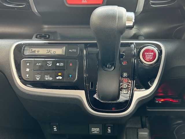 ホンダ Ｎ ＢＯＸ カスタム SSパッケージ 神奈川県 2014(平26)年 8.1万km プレミアムホワイトパール ●Ｃｕｓｔｏｍ　ＳＳパッケージ/●4WD/●ギャザーズナビ/CD /DVD /BT /SD /地デジ/●バックカメラ/●ETC2.0/●両側パワースライドドア/●シートヒーター（運転席/助手席）/●あんしんパッケージ/シティブレーキアクティブシステム/前席用i-サイドエアバッグシステム/サイドカーテンエアバッグシステム/●ピアノブラック調インパネガーニッシュ/●クロームメッキ・セレクトレバーボタン/●オーディオリモートコントロールスイッチ/●14インチアルミホイール/●HIDヘッドライト/●フォグライト/●ドアミラーウインカー/●VSA（ABS＋TCS＋横すべり抑制）/●エマージェンシーストップシグナル/●ヒルスタートアシスト機能/●アイドリングストップ/●ECONスイッチ/●運転席ハイトアジャスター/●スマートキー2個/●保証書/●取扱説明書