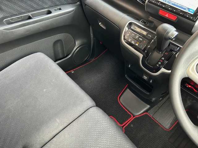ホンダ Ｎ ＢＯＸ 2トーン カスタム SSパッケージ 道央・札幌 2014(平26)年 8.1万km プレミアムホワイトパール ●Ｃｕｓｔｏｍ　ＳＳパッケージ/●4WD/●ギャザーズナビ/CD /DVD /BT /SD /地デジ/●バックカメラ/●ETC2.0/●両側パワースライドドア/●シートヒーター（運転席/助手席）/●あんしんパッケージ/シティブレーキアクティブシステム/前席用i-サイドエアバッグシステム/サイドカーテンエアバッグシステム/●ピアノブラック調インパネガーニッシュ/●クロームメッキ・セレクトレバーボタン/●オーディオリモートコントロールスイッチ/●14インチアルミホイール/●HIDヘッドライト/●フォグライト/●ドアミラーウインカー/●VSA（ABS＋TCS＋横すべり抑制）/●エマージェンシーストップシグナル/●ヒルスタートアシスト機能/●アイドリングストップ/●ECONスイッチ/●運転席ハイトアジャスター/●スマートキー2個/●保証書/●取扱説明書