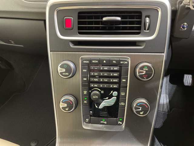ボルボ Ｓ６０ ドライブe 愛媛県 2011(平23)年 16.7万km 紺 純正ナビ/ワンセグ／Ｂｌｕｅｔｏｏｔｈ／ＵＳＢ/ＥＴＣ/クルーズコントロール/衝突被害軽減ブレーキ/ＤＮ席パワーシート/レザーシート/ＤＮ席シートヒーター/コーナーセンサー/ＬＥＤヘッドライト