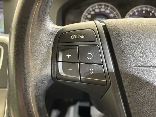 ボルボ Ｓ６０ ドライブe 愛媛県 2011(平23)年 16.7万km 紺 純正ナビ/ワンセグ／Ｂｌｕｅｔｏｏｔｈ／ＵＳＢ/ＥＴＣ/クルーズコントロール/衝突被害軽減ブレーキ/ＤＮ席パワーシート/レザーシート/ＤＮ席シートヒーター/コーナーセンサー/ＬＥＤヘッドライト