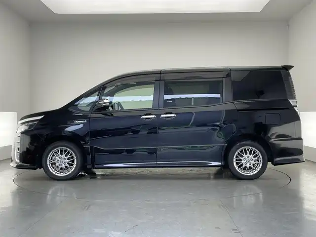 トヨタ ヴォクシー ハイブリッド ZS 煌Ⅱ 愛知県 2019(平31)年 2.8万km ブラック 純正１０型ナビ　純正１２型後席モニター　両側パワスラ　フルセグＴＶ　シートヒーター　バックカメラ　純正ドラレコ　ＥＴＣ　セーフティセンス　衝突軽減　レーンキープ　３眼ＬＥＤ　クルコン　プッシュスタート　スマートキー　コーナーセンサー　オートハイビーム　レーンキープ　