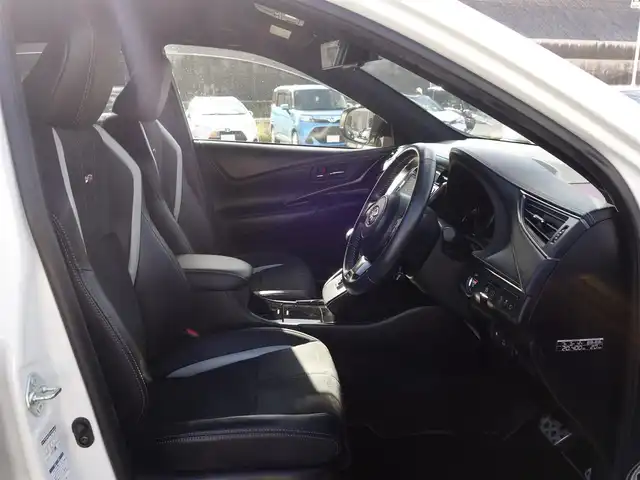 トヨタ ハリアー エレガンス GRスポーツ 山形県 2018(平30)年 1.6万km ホワイトパールクリスタルシャイン 4WD/衝突被害軽減システム/ワンオーナー/アルパインメモリナビ/　　【CD DVD BT フルセグ USB】/バックカメラ/レーダークルーズコントロール/LEDオートヘッドライト/ハーフレザーシート/パワーシート/純正19インチアルミホイール/アイドリングストップ/ステアリングスイッチ/MTモード付AT/IC付ターボ/電動格納ウィンカーミラー/フォグランプ/スマートキー/ETC