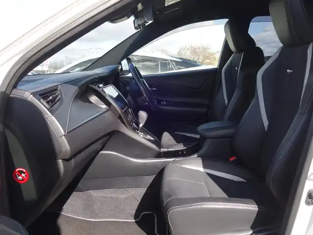 トヨタ ハリアー エレガンス GRスポーツ 山形県 2018(平30)年 1.6万km ホワイトパールクリスタルシャイン 4WD/衝突被害軽減システム/ワンオーナー/アルパインメモリナビ/　　【CD DVD BT フルセグ USB】/バックカメラ/レーダークルーズコントロール/LEDオートヘッドライト/ハーフレザーシート/パワーシート/純正19インチアルミホイール/アイドリングストップ/ステアリングスイッチ/MTモード付AT/IC付ターボ/電動格納ウィンカーミラー/フォグランプ/スマートキー/ETC