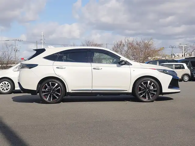 トヨタ ハリアー エレガンス GRスポーツ 山形県 2018(平30)年 1.6万km ホワイトパールクリスタルシャイン 4WD/衝突被害軽減システム/ワンオーナー/アルパインメモリナビ/　　【CD DVD BT フルセグ USB】/バックカメラ/レーダークルーズコントロール/LEDオートヘッドライト/ハーフレザーシート/パワーシート/純正19インチアルミホイール/アイドリングストップ/ステアリングスイッチ/MTモード付AT/IC付ターボ/電動格納ウィンカーミラー/フォグランプ/スマートキー/ETC