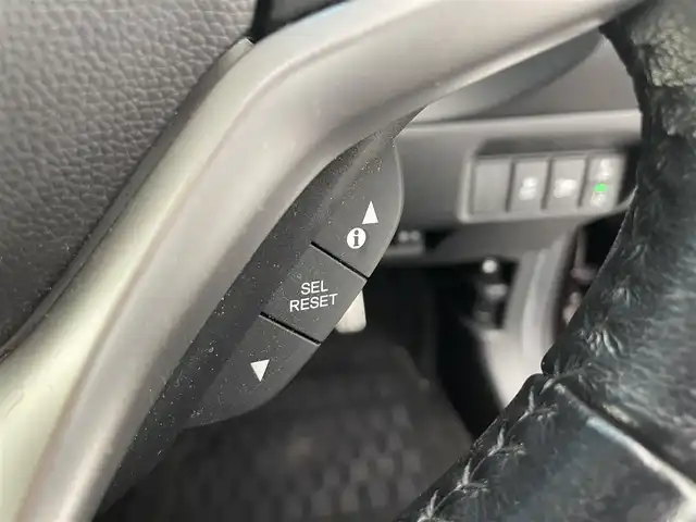 ホンダ シャトル ハイブリッド X ホンダセンシング 滋賀県 2017(平29)年 7.1万km ミスティックガーネットP 純正7インチナビ/【Bluetooth/CD/DVD/フルセグTV】/ハーフレザーシート/ホンダセンシング/・衝突軽減ブレーキ/・誤発進抑制機能/・歩行者事故低減ステアリング/・路外逸脱抑制機能/・アダプティブクルーズコントロール/・LKAS〈車線維持支援システム〉/・先行車発進お知らせ機能/・標識認識機能/バックカメラ/LEDヘッドライト/D/Nシートヒーター/前方ドライブレコーダー/MTモード付AT/純正フロアマット/プッシュスタート/スマートキー/ステアリングリモコン