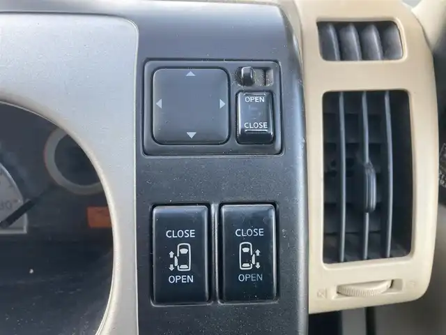 日産 セレナ 20S 長野県 2006(平18)年 14.1万km ホワイトパール 純正ナビ/(AM/FM/CD/MD/AUX)/サイド・バックカメラ/ステアリングスイッチ/ETC/両側パワースライドドア/電格ミラー/ウインカーミラー/ドアバイザー