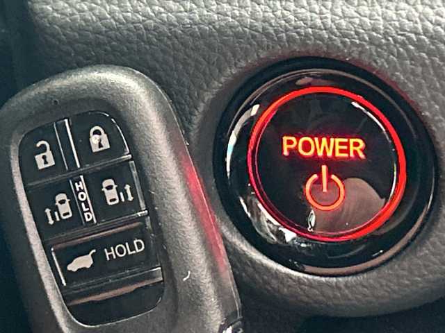 ホンダ ステップワゴン スパーダ eHEV プレミアムライン 広島県 2022(令4)年 5.2万km クリスタルブラックパール 禁煙/ホンダセンシング/純正11.4インチホンダコネクトナビ（LXM-237VFLi）/・CD/DVD/DTV/Bluetooth/MusicRack/スマホ連携/マルチビューモニター/パワーバックドア/両側パワースライドドア/減速セレクター/アダプティブクルーズコントロール/ハーフレザーシート/シートヒーター（１/2列目）/オットマンシート/LEDアクティブコーナリングライト/オートライト/アダプティブドライビングビーム/LEDフォグランプ/シーケンシャルタ―ンランプ/純正アルミホイール/コーナーセンサー/BSM/シートバックテーブル/ドライブレコーダー/ビルトインETC/純正フロアマット/純正ドアバイザー/電子パーキング/ブレーキホールド/スマートキー/プッシュスタート/スペアキー