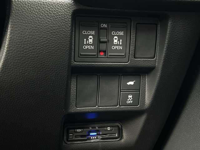 ホンダ ステップワゴン スパーダ eHEV プレミアムライン 広島県 2022(令4)年 5.2万km クリスタルブラックパール 禁煙/ホンダセンシング/純正11.4インチホンダコネクトナビ（LXM-237VFLi）/・CD/DVD/DTV/Bluetooth/MusicRack/スマホ連携/マルチビューモニター/パワーバックドア/両側パワースライドドア/減速セレクター/アダプティブクルーズコントロール/ハーフレザーシート/シートヒーター（１/2列目）/オットマンシート/LEDアクティブコーナリングライト/オートライト/アダプティブドライビングビーム/LEDフォグランプ/シーケンシャルタ―ンランプ/純正アルミホイール/コーナーセンサー/BSM/シートバックテーブル/ドライブレコーダー/ビルトインETC/純正フロアマット/純正ドアバイザー/電子パーキング/ブレーキホールド/スマートキー/プッシュスタート/スペアキー