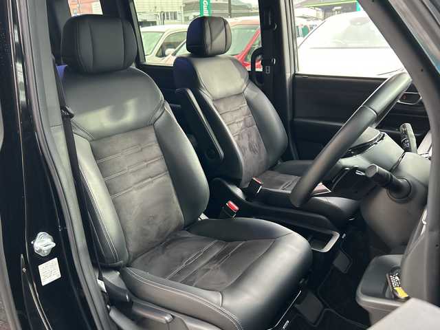 ホンダ ステップワゴン スパーダ eHEV プレミアムライン 広島県 2022(令4)年 5.2万km クリスタルブラックパール 禁煙/ホンダセンシング/純正11.4インチホンダコネクトナビ（LXM-237VFLi）/・CD/DVD/DTV/Bluetooth/MusicRack/スマホ連携/マルチビューモニター/パワーバックドア/両側パワースライドドア/減速セレクター/アダプティブクルーズコントロール/ハーフレザーシート/シートヒーター（１/2列目）/オットマンシート/LEDアクティブコーナリングライト/オートライト/アダプティブドライビングビーム/LEDフォグランプ/シーケンシャルタ―ンランプ/純正アルミホイール/コーナーセンサー/BSM/シートバックテーブル/ドライブレコーダー/ビルトインETC/純正フロアマット/純正ドアバイザー/電子パーキング/ブレーキホールド/スマートキー/プッシュスタート/スペアキー