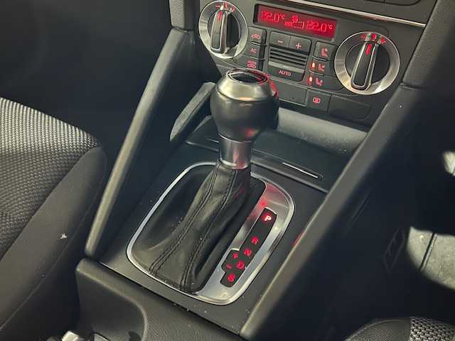 アウディ Ａ３ スポーツバック 1．4 TFSI 道東・釧路十勝 2010(平22)年 6.6万km ディープシーブルーパールエフェクト 横滑り防止/キセノンライト/コーナーセンサー/純正アルミ付夏タイヤ積込