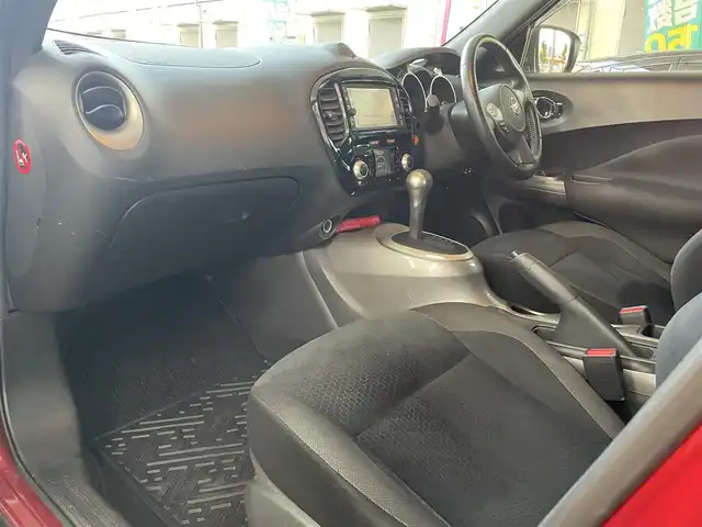 日産 ジューク 15RX Vセレクション 愛知県 2016(平28)年 2.6万km ラディアントレッド ワンオーナー/純正メモリナビ〈MJ116D-W〉/フルセグＴＶ/CD/AUX/バックカメラ/ビルトインETC/純正フロアマット/アイドリングストップ/車線逸脱警報/エマージェンシーブレーキ/ビークルダイナミクスコントロール/ステアリングスイッチ/フロントフォグランプ