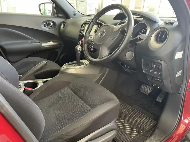 日産 ジューク 15RX Vセレクション 愛知県 2016(平28)年 2.6万km ラディアントレッド ワンオーナー/純正メモリナビ〈MJ116D-W〉/フルセグＴＶ/CD/AUX/バックカメラ/ビルトインETC/純正フロアマット/アイドリングストップ/車線逸脱警報/エマージェンシーブレーキ/ビークルダイナミクスコントロール/ステアリングスイッチ/フロントフォグランプ