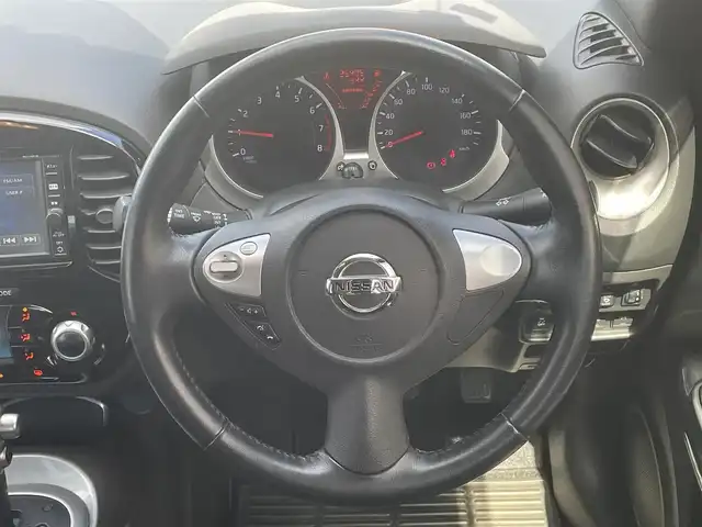 日産 ジューク 15RX Vセレクション 愛知県 2016(平28)年 2.6万km ラディアントレッド ワンオーナー/純正メモリナビ〈MJ116D-W〉/フルセグＴＶ/CD/AUX/バックカメラ/ビルトインETC/純正フロアマット/アイドリングストップ/車線逸脱警報/エマージェンシーブレーキ/ビークルダイナミクスコントロール/ステアリングスイッチ/フロントフォグランプ