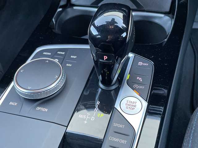 ＢＭＷ ＢＭＷ Ｍ１３５ｉ xDrive 千葉県 2023(令5)年 1.1万km サファイアブラックP 純正10.25インチiDriveナビゲーション/(AM/FM/Bluetooth)/前後ドライブレコーダー/ヘッドアップディスプレイ/ブラインドスポットモニター/ワイヤレス充電/社外レーダー/衝突被害軽減システム/車線逸脱警報/バックカメラ/クルーズコントロール/横滑り防止装置/ETC/アイドリングストップ/LEDヘッドライト/オートライト/ウィンカーミラー/電動格納ミラー/純正18インチAW/シートヒーター/シートリフター/禁煙車/プッシュスタート/スマートキー/フロアマット/スペアキー/取扱説明書/保証書