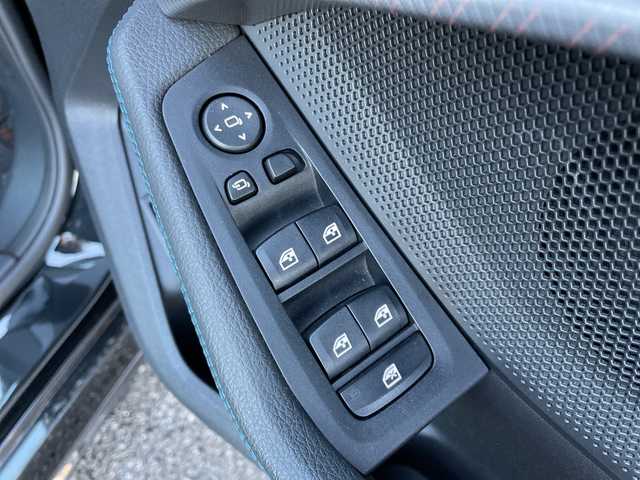 ＢＭＷ ＢＭＷ Ｍ１３５ｉ xDrive 千葉県 2023(令5)年 1.1万km サファイアブラックP 純正10.25インチiDriveナビゲーション/(AM/FM/Bluetooth)/前後ドライブレコーダー/ヘッドアップディスプレイ/ブラインドスポットモニター/ワイヤレス充電/社外レーダー/衝突被害軽減システム/車線逸脱警報/バックカメラ/クルーズコントロール/横滑り防止装置/ETC/アイドリングストップ/LEDヘッドライト/オートライト/ウィンカーミラー/電動格納ミラー/純正18インチAW/シートヒーター/シートリフター/禁煙車/プッシュスタート/スマートキー/フロアマット/スペアキー/取扱説明書/保証書