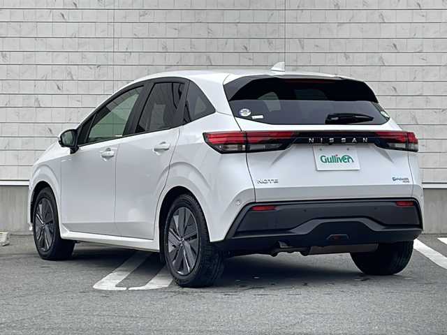 日産 ノート X FOUR 山形県 2022(令4)年 7.3万km ピュアホワイトパール 禁煙車/プロパイロット/ハンドル支援/デジタルルームミラー/・インテリジェントエマージェンシーブレーキ/・ふらつき警報/・前方衝突予測警報/・標識検知機能/・側方運転支援/・後側方衝突防止支援システム/・アラウンドビューモニター/・踏み間違い衝突防止アシスト/・後退時車両検知警報/・インテリジェント ルームミラー/・エマージェンシーストップシグナル/インテリジェントBSI/純正ナビ/BT.USB.AndoroidAuto.AppleCarPlay.HDMI/フルセグ/ビルトインETC2.0/ステアリングヒーター/シートヒーター/置くだけ充電/クリアランスソナー/電動パーキングブレーキ/オートホールド/プッシュスタート/スマートキー
