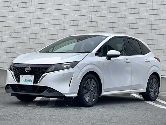 日産 ノート X FOUR 山形県 2022(令4)年 7.3万km ピュアホワイトパール 禁煙車/プロパイロット/ハンドル支援/デジタルルームミラー/・インテリジェントエマージェンシーブレーキ/・ふらつき警報/・前方衝突予測警報/・標識検知機能/・側方運転支援/・後側方衝突防止支援システム/・アラウンドビューモニター/・踏み間違い衝突防止アシスト/・後退時車両検知警報/・インテリジェント ルームミラー/・エマージェンシーストップシグナル/インテリジェントBSI/純正ナビ/BT.USB.AndoroidAuto.AppleCarPlay.HDMI/フルセグ/ビルトインETC2.0/ステアリングヒーター/シートヒーター/置くだけ充電/クリアランスソナー/電動パーキングブレーキ/オートホールド/プッシュスタート/スマートキー