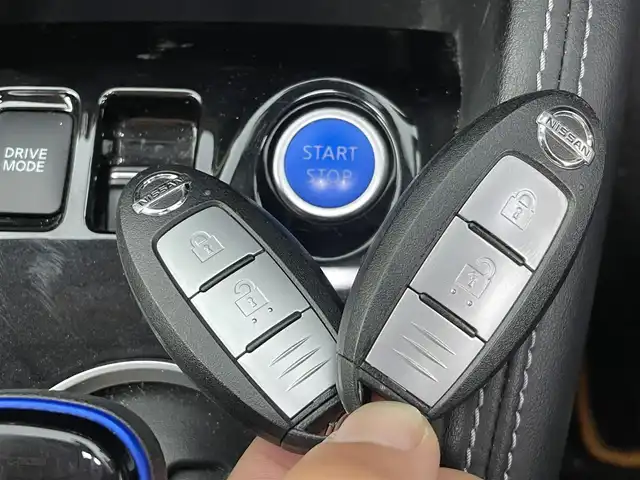 日産 キックス X ツートーンインテリアED 群馬県 2020(令2)年 5.5万km ブリリアントホワイトパール インテリジェントアラウンドビューモニター/インテリジェントルームミラー/========/純正9インチナビ/AM/FM/CD/DVD/BT/フルセグ/ETC/ナビ連動前方ドライブレコーダー/合皮シート/前席シートヒーター/ステアリングヒーター/寒冷地仕様/プロパイロット/インテリジェントエマージェンシーブレーキ/インテリジェントLI(車線逸脱防止支援システム)/LDW(車線逸脱警報)/インテリジェントDA(ふらつき警報)/踏み間違い衝突防止アシスト/フロント&バックソナー/アイドリングストップ/スマートキー/プッシュスタート/LEDヘッドライト