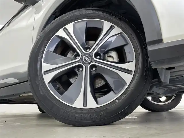 日産 キックス X ツートーンインテリアED 群馬県 2020(令2)年 5.5万km ブリリアントホワイトパール インテリジェントアラウンドビューモニター/インテリジェントルームミラー/========/純正9インチナビ/AM/FM/CD/DVD/BT/フルセグ/ETC/ナビ連動前方ドライブレコーダー/合皮シート/前席シートヒーター/ステアリングヒーター/寒冷地仕様/プロパイロット/インテリジェントエマージェンシーブレーキ/インテリジェントLI(車線逸脱防止支援システム)/LDW(車線逸脱警報)/インテリジェントDA(ふらつき警報)/踏み間違い衝突防止アシスト/フロント&バックソナー/アイドリングストップ/スマートキー/プッシュスタート/LEDヘッドライト