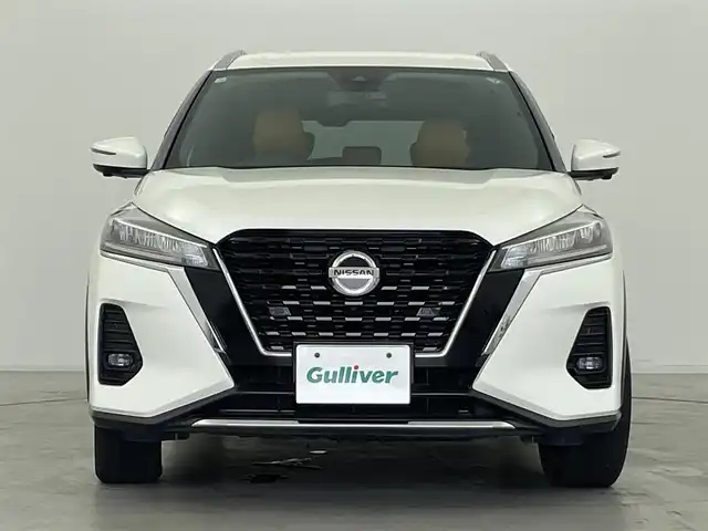 日産 キックス X ツートーンインテリアED 群馬県 2020(令2)年 5.5万km ブリリアントホワイトパール インテリジェントアラウンドビューモニター/インテリジェントルームミラー/========/純正9インチナビ/AM/FM/CD/DVD/BT/フルセグ/ETC/ナビ連動前方ドライブレコーダー/合皮シート/前席シートヒーター/ステアリングヒーター/寒冷地仕様/プロパイロット/インテリジェントエマージェンシーブレーキ/インテリジェントLI(車線逸脱防止支援システム)/LDW(車線逸脱警報)/インテリジェントDA(ふらつき警報)/踏み間違い衝突防止アシスト/フロント&バックソナー/アイドリングストップ/スマートキー/プッシュスタート/LEDヘッドライト