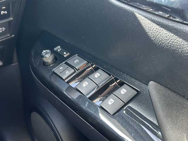 トヨタ ハイラックス Z 山口県 2022(令4)年 3.9万km アティチュードブラックマイカ ワンオーナー/保証書/取扱説明書/社外11インチナビ/・フルセグテレビ/・Bluetooth接続/・CD/DVD再生/・AM/FMラジオ/・USB入力端子/・HDMI出力/4WD/バックカメラ/ETC/スマートキー/プッシュスタート/純正フロアマット/純正17インチアルミホイール/レーンアシスト/衝突被害軽減システム/盗難防止装置/社外シートカバー/マッドガード
