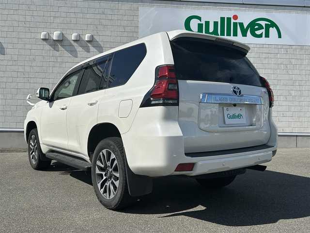 トヨタ ランドクルーザー プラド TX Lパッケージ 山形県 2022(令4)年 4.3万km ホワイトパールクリスタルシャイン ワンオーナー/4WD/純正9インチSDメモリナビ(NSZT-Y68T)/BT/CD/SD/フルセグTV/バックカメラ/本革シート/前席パワーシート/前席シートヒーター/前席エアシート/電動格納サードシート/追従機能付きクルーズコントロール/レーンキープアシスト/前後コーナーセンサー/LEDヘッドライト/前後フォグランプ/オートハイビーム/本革巻ステアリング/純正19インチAW/純正フロアマット