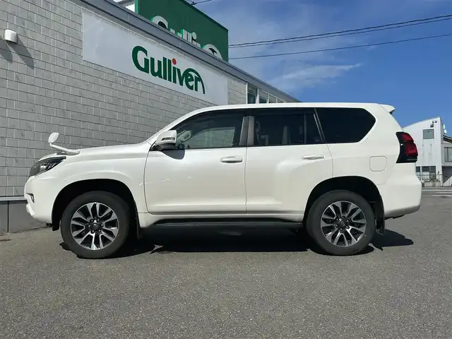 トヨタ ランドクルーザー プラド TX Lパッケージ 山形県 2022(令4)年 4.3万km ホワイトパールクリスタルシャイン ワンオーナー/4WD/純正9インチSDメモリナビ(NSZT-Y68T)/BT/CD/SD/フルセグTV/バックカメラ/本革シート/前席パワーシート/前席シートヒーター/前席エアシート/電動格納サードシート/追従機能付きクルーズコントロール/レーンキープアシスト/前後コーナーセンサー/LEDヘッドライト/前後フォグランプ/オートハイビーム/本革巻ステアリング/純正19インチAW/純正フロアマット