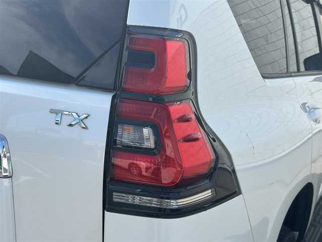 トヨタ ランドクルーザー プラド TX Lパッケージ 山形県 2022(令4)年 4.3万km ホワイトパールクリスタルシャイン ワンオーナー/4WD/純正9インチSDメモリナビ(NSZT-Y68T)/BT/CD/SD/フルセグTV/バックカメラ/本革シート/前席パワーシート/前席シートヒーター/前席エアシート/電動格納サードシート/追従機能付きクルーズコントロール/レーンキープアシスト/前後コーナーセンサー/LEDヘッドライト/前後フォグランプ/オートハイビーム/本革巻ステアリング/純正19インチAW/純正フロアマット