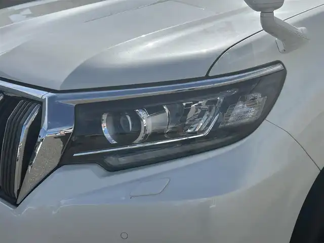 トヨタ ランドクルーザー プラド TX Lパッケージ 山形県 2022(令4)年 4.3万km ホワイトパールクリスタルシャイン ワンオーナー/4WD/純正9インチSDメモリナビ(NSZT-Y68T)/BT/CD/SD/フルセグTV/バックカメラ/本革シート/前席パワーシート/前席シートヒーター/前席エアシート/電動格納サードシート/追従機能付きクルーズコントロール/レーンキープアシスト/前後コーナーセンサー/LEDヘッドライト/前後フォグランプ/オートハイビーム/本革巻ステアリング/純正19インチAW/純正フロアマット