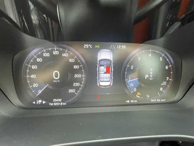 ボルボ ＸＣ４０ T4 AWD Rデザイン 千葉県 2018(平30)年 2.6万km 白 エクステリアスタイルキット/ハーマンカードン/純正ナビ/CD/DVD/USB/Bluetooth/ETC/ステアリングスイッチ/パドルシフト/レーダークルーズコントロール/オートライト/フォグランプ/全方向カメラ/ガラスルーフ/ハーフレザーシート/D+N席電動シート/D+N席シートヒーター/純正フロアマット/純正アルミホイール