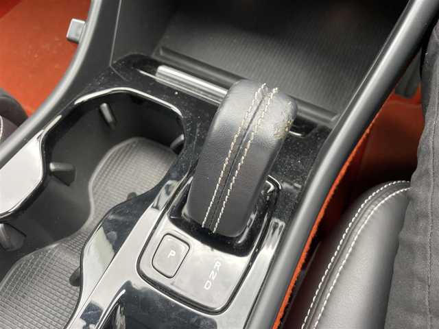 ボルボ ＸＣ４０ T4 AWD Rデザイン 千葉県 2018(平30)年 2.6万km 白 エクステリアスタイルキット/ハーマンカードン/純正ナビ/CD/DVD/USB/Bluetooth/ETC/ステアリングスイッチ/パドルシフト/レーダークルーズコントロール/オートライト/フォグランプ/全方向カメラ/ガラスルーフ/ハーフレザーシート/D+N席電動シート/D+N席シートヒーター/純正フロアマット/純正アルミホイール