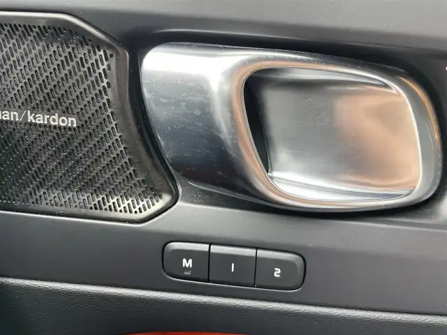 ボルボ ＸＣ４０ T4 AWD Rデザイン 千葉県 2018(平30)年 2.6万km 白 エクステリアスタイルキット/ハーマンカードン/純正ナビ/CD/DVD/USB/Bluetooth/ETC/ステアリングスイッチ/パドルシフト/レーダークルーズコントロール/オートライト/フォグランプ/全方向カメラ/ガラスルーフ/ハーフレザーシート/D+N席電動シート/D+N席シートヒーター/純正フロアマット/純正アルミホイール
