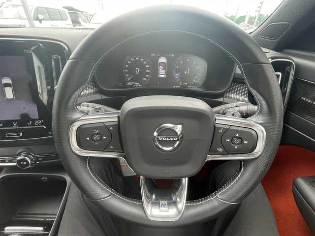 ボルボ ＸＣ４０ T4 AWD Rデザイン 千葉県 2018(平30)年 2.6万km 白 エクステリアスタイルキット/ハーマンカードン/純正ナビ/CD/DVD/USB/Bluetooth/ETC/ステアリングスイッチ/パドルシフト/レーダークルーズコントロール/オートライト/フォグランプ/全方向カメラ/ガラスルーフ/ハーフレザーシート/D+N席電動シート/D+N席シートヒーター/純正フロアマット/純正アルミホイール