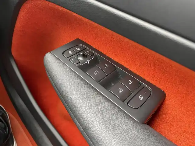 ボルボ ＸＣ４０ T4 AWD Rデザイン 千葉県 2018(平30)年 2.6万km 白 エクステリアスタイルキット/ハーマンカードン/純正ナビ/CD/DVD/USB/Bluetooth/ETC/ステアリングスイッチ/パドルシフト/レーダークルーズコントロール/オートライト/フォグランプ/全方向カメラ/ガラスルーフ/ハーフレザーシート/D+N席電動シート/D+N席シートヒーター/純正フロアマット/純正アルミホイール