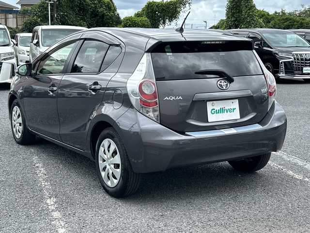 トヨタ アクア G 千葉県 2012(平24)年 8万km グレーメタリック ナビＮＳＣＰ－Ｗ６２　バックカメラ　ＢＴ　ＥＴＣ　シートヒーター　ナノイー　ワンセグＴＶ　ステアリングスイッチ　スマートキー　プッシュスタート 革巻きハンドル オートライト