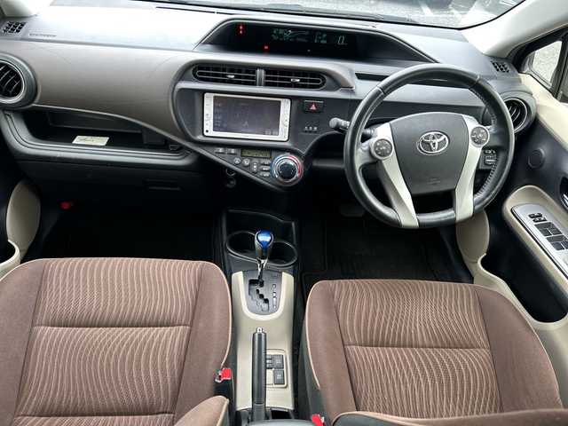 トヨタ アクア G 千葉県 2012(平24)年 8万km グレーメタリック ナビＮＳＣＰ－Ｗ６２　バックカメラ　ＢＴ　ＥＴＣ　シートヒーター　ナノイー　ワンセグＴＶ　ステアリングスイッチ　スマートキー　プッシュスタート 革巻きハンドル オートライト