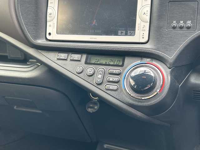 トヨタ アクア G 千葉県 2012(平24)年 8万km グレーメタリック ナビＮＳＣＰ－Ｗ６２　バックカメラ　ＢＴ　ＥＴＣ　シートヒーター　ナノイー　ワンセグＴＶ　ステアリングスイッチ　スマートキー　プッシュスタート 革巻きハンドル オートライト