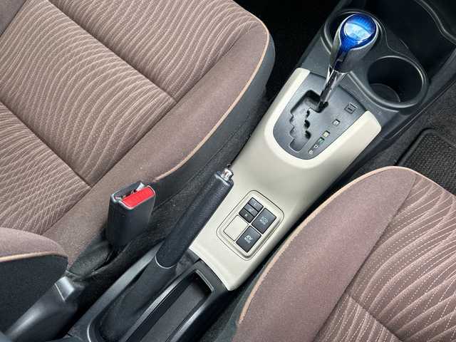 トヨタ アクア G 千葉県 2012(平24)年 8万km グレーメタリック ナビＮＳＣＰ－Ｗ６２　バックカメラ　ＢＴ　ＥＴＣ　シートヒーター　ナノイー　ワンセグＴＶ　ステアリングスイッチ　スマートキー　プッシュスタート 革巻きハンドル オートライト