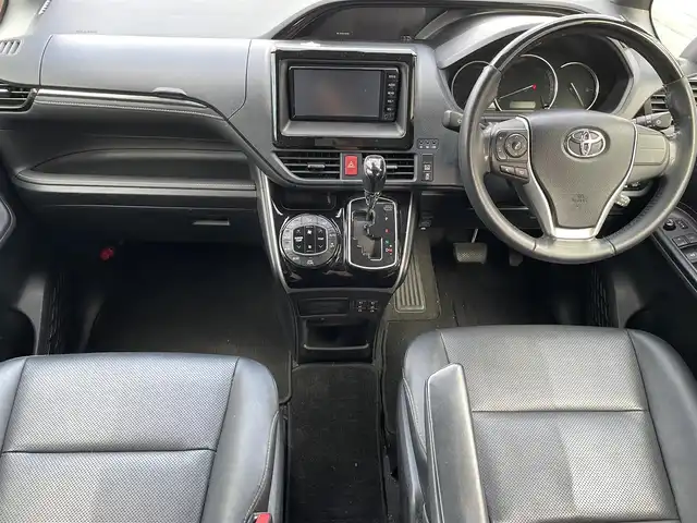 トヨタ エスクァイア Gi 兵庫県 2016(平28)年 12.4万km ホワイトパールクリスタルシャイン (株)IDOMが運営する【じしゃロン西宮店】の自社ローン対象車両になります。こちらは現金ご利用時の価格です。/自社ローンご希望の方は別途その旨お申付け下さい。/＊純正ナビ/＊ワンセグテレビ/＊バックカメラ/＊両側パワースライドドア/＊ETC/＊クルーズコントロール