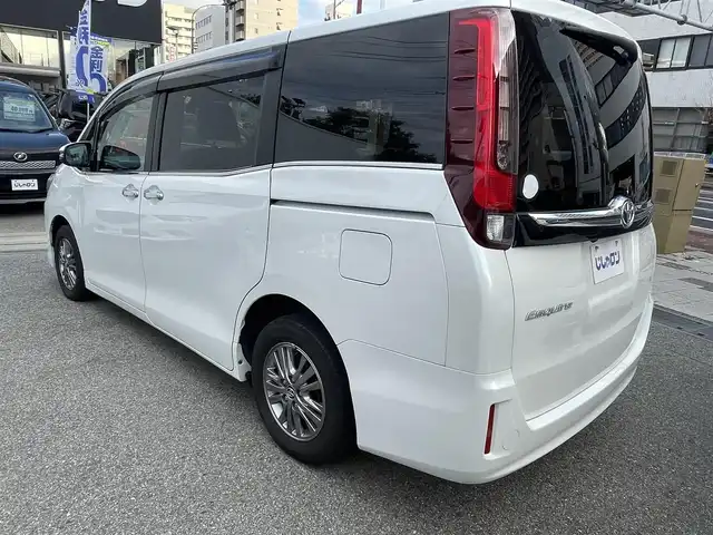 トヨタ エスクァイア Gi 兵庫県 2016(平28)年 12.4万km ホワイトパールクリスタルシャイン (株)IDOMが運営する【じしゃロン西宮店】の自社ローン対象車両になります。こちらは現金ご利用時の価格です。/自社ローンご希望の方は別途その旨お申付け下さい。/＊純正ナビ/＊ワンセグテレビ/＊バックカメラ/＊両側パワースライドドア/＊ETC/＊クルーズコントロール