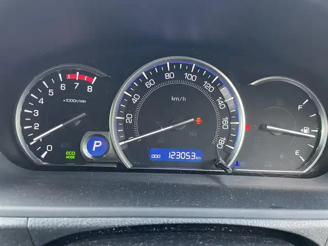 トヨタ エスクァイア Gi 兵庫県 2016(平28)年 12.4万km ホワイトパールクリスタルシャイン (株)IDOMが運営する【じしゃロン西宮店】の自社ローン対象車両になります。こちらは現金ご利用時の価格です。/自社ローンご希望の方は別途その旨お申付け下さい。/＊純正ナビ/＊ワンセグテレビ/＊バックカメラ/＊両側パワースライドドア/＊ETC/＊クルーズコントロール