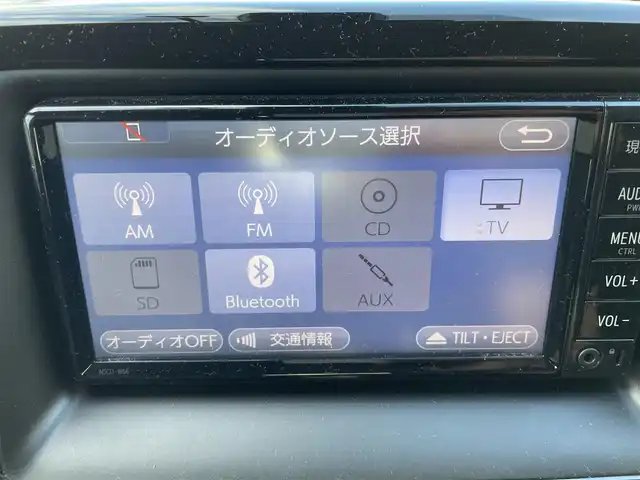 トヨタ エスクァイア Gi 兵庫県 2016(平28)年 12.4万km ホワイトパールクリスタルシャイン (株)IDOMが運営する【じしゃロン西宮店】の自社ローン対象車両になります。こちらは現金ご利用時の価格です。/自社ローンご希望の方は別途その旨お申付け下さい。/＊純正ナビ/＊ワンセグテレビ/＊バックカメラ/＊両側パワースライドドア/＊ETC/＊クルーズコントロール