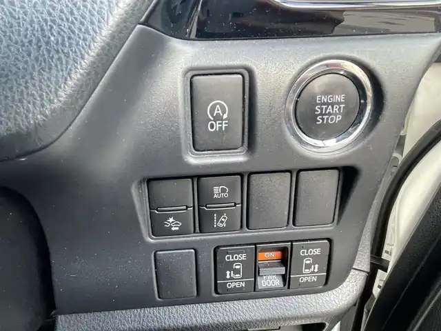 トヨタ エスクァイア Gi 兵庫県 2016(平28)年 12.4万km ホワイトパールクリスタルシャイン (株)IDOMが運営する【じしゃロン西宮店】の自社ローン対象車両になります。こちらは現金ご利用時の価格です。/自社ローンご希望の方は別途その旨お申付け下さい。/＊純正ナビ/＊ワンセグテレビ/＊バックカメラ/＊両側パワースライドドア/＊ETC/＊クルーズコントロール