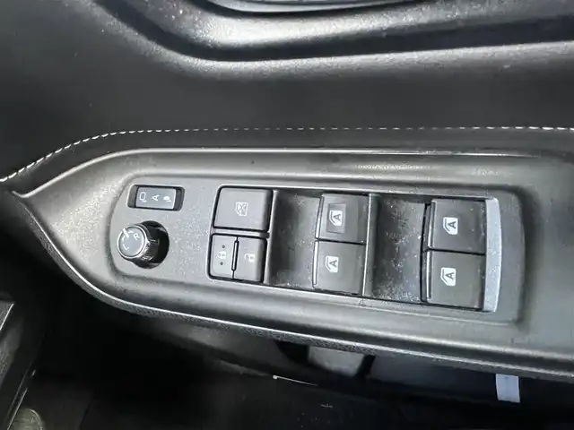 トヨタ エスクァイア Gi 兵庫県 2016(平28)年 12.4万km ホワイトパールクリスタルシャイン (株)IDOMが運営する【じしゃロン西宮店】の自社ローン対象車両になります。こちらは現金ご利用時の価格です。/自社ローンご希望の方は別途その旨お申付け下さい。/＊純正ナビ/＊ワンセグテレビ/＊バックカメラ/＊両側パワースライドドア/＊ETC/＊クルーズコントロール