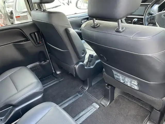 トヨタ エスクァイア Gi 兵庫県 2016(平28)年 12.4万km ホワイトパールクリスタルシャイン (株)IDOMが運営する【じしゃロン西宮店】の自社ローン対象車両になります。こちらは現金ご利用時の価格です。/自社ローンご希望の方は別途その旨お申付け下さい。/＊純正ナビ/＊ワンセグテレビ/＊バックカメラ/＊両側パワースライドドア/＊ETC/＊クルーズコントロール