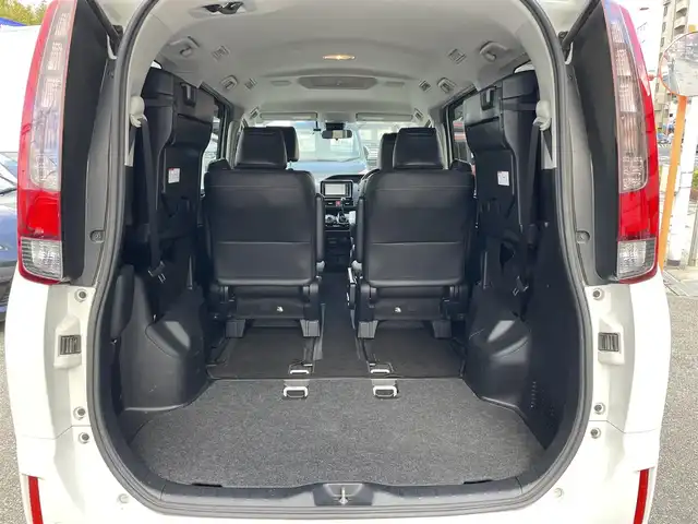 トヨタ エスクァイア Gi 兵庫県 2016(平28)年 12.4万km ホワイトパールクリスタルシャイン (株)IDOMが運営する【じしゃロン西宮店】の自社ローン対象車両になります。こちらは現金ご利用時の価格です。/自社ローンご希望の方は別途その旨お申付け下さい。/＊純正ナビ/＊ワンセグテレビ/＊バックカメラ/＊両側パワースライドドア/＊ETC/＊クルーズコントロール