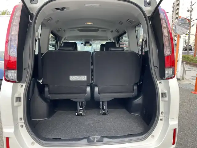 トヨタ エスクァイア Gi 兵庫県 2016(平28)年 12.4万km ホワイトパールクリスタルシャイン (株)IDOMが運営する【じしゃロン西宮店】の自社ローン対象車両になります。こちらは現金ご利用時の価格です。/自社ローンご希望の方は別途その旨お申付け下さい。/＊純正ナビ/＊ワンセグテレビ/＊バックカメラ/＊両側パワースライドドア/＊ETC/＊クルーズコントロール