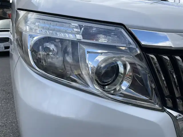 トヨタ エスクァイア Gi 兵庫県 2016(平28)年 12.4万km ホワイトパールクリスタルシャイン (株)IDOMが運営する【じしゃロン西宮店】の自社ローン対象車両になります。こちらは現金ご利用時の価格です。/自社ローンご希望の方は別途その旨お申付け下さい。/＊純正ナビ/＊ワンセグテレビ/＊バックカメラ/＊両側パワースライドドア/＊ETC/＊クルーズコントロール