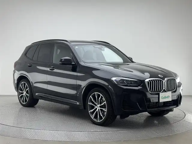 ＢＭＷ ＢＭＷ Ｘ３ xDrive20d Mスポーツ 兵庫県 2023(令5)年 1.3万km サファイアブラックP 純正HDDナビ/（AM/FM/Bluetooth/フルセグTV）/バックカメラ/アラウンドビューモニター/横滑り防止装置/レーンキープアシスト/盗難防止装置/衝突軽減システム/カーテンエアバッグ/インテリジェントセーフティー/アダクティブクルーズコントロール/ブレーキホールド/コーナーセンサー（前後）/レザーシート/シートヒーター（D/N席）/パワーシート（D/N席）/パワーバックドア/ヘッドアップディスプレイ/ブラインドスポットモニター/パドルシフト/アンビエントライト/LEDヘッドライト/BMW LEDレーザーライト/オートライト/オートマチックハイビーム/ビルトインETC/MTモード付AT/4WD/ターボエンジン/前方ドライブレコーダー/ルーフレール/純正OP20インチアルミホイール/Mスポーツ50周年エンブレム/スマートキー/アイドリングストップ/純正フロアマット